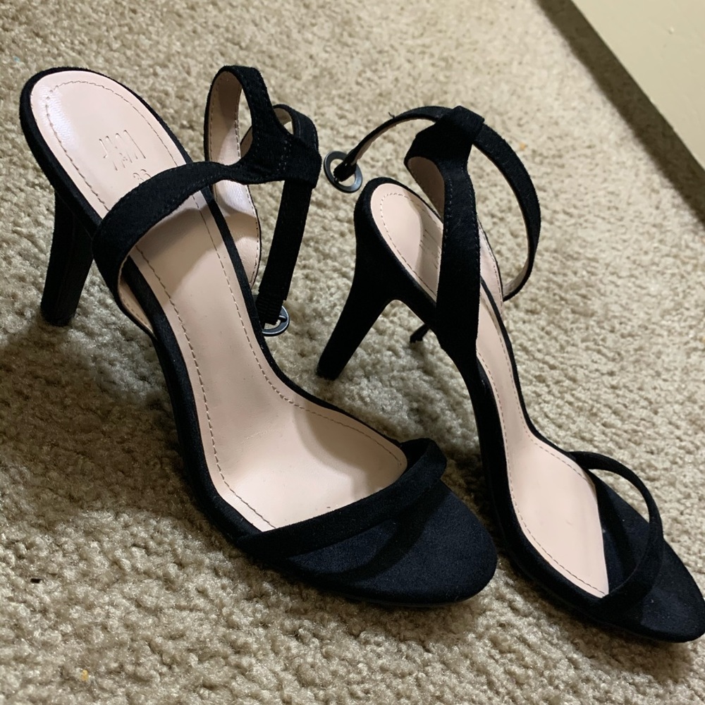 Black heels size 5